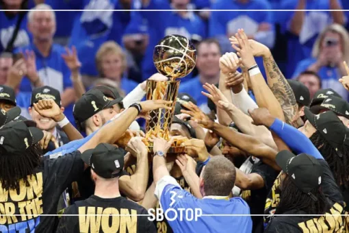 SBOTOP ความสำเร็จประวัติศาสตร์ของโอคลาโฮมา ซิตี้ ธันเดอร์: รางวัลจากความอดทนและการสร้างทีมระยะยาว