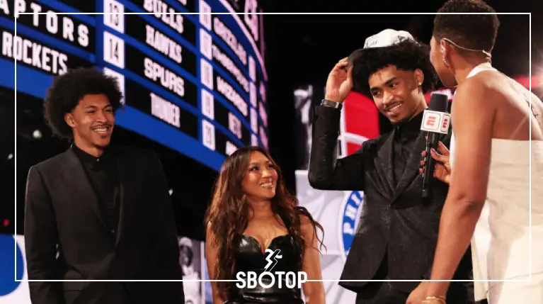 SBOTOP: ดีแลน ฮาร์เปอร์ติดอันดับ 2 ดราฟต์ NBA แต่แม่สวยสะดุดตาจนชาวเน็ตโฟกัสหลุด!