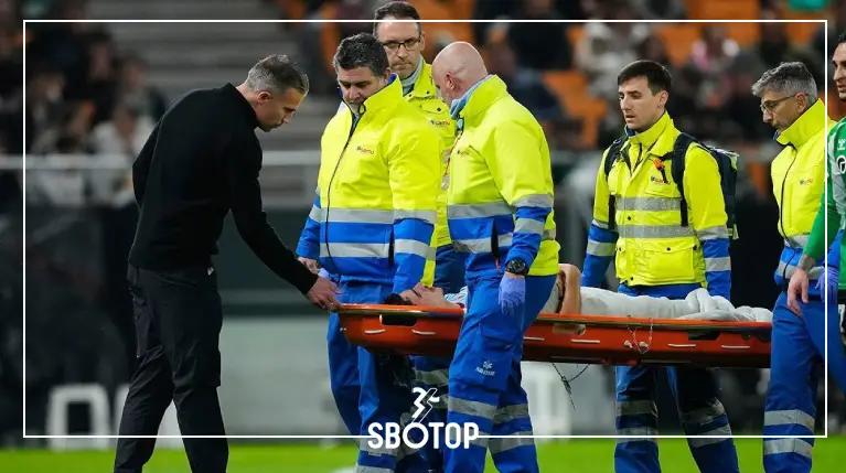 SBOTOP: คืนอันเจ็บปวดของโรบิน ฟาน เพอร์ซี เฟเยนูร์ดตกรอบ ขณะที่ลูกชายบาดเจ็บจนต้องถูกหามออกจากสนาม